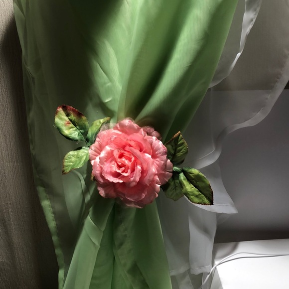 Flower Clip Curtain Tieback - Picture 6 of 6
